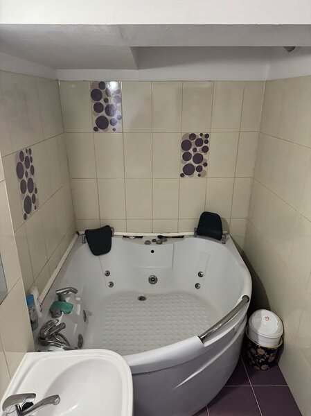 Zona Racitor langa Scoala Centrala,